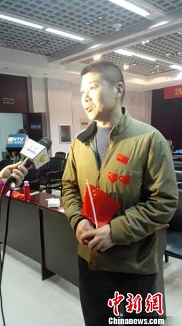 赛后沈阳体育学院教练人员接受采访 朱明宇 摄